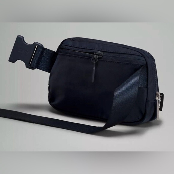 NWT Lululemon everywhere belt bag - Picture 5 of 7